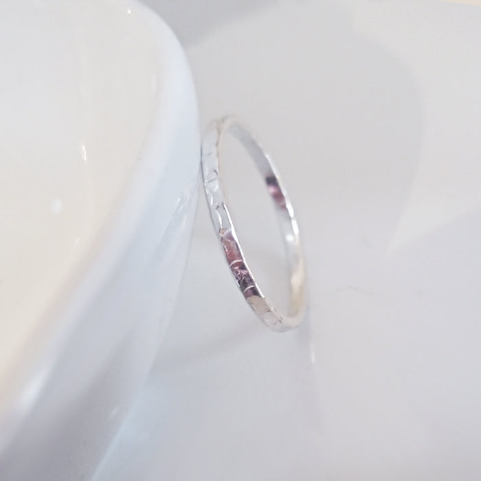 textured ring band