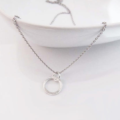 Fine silver circle necklace