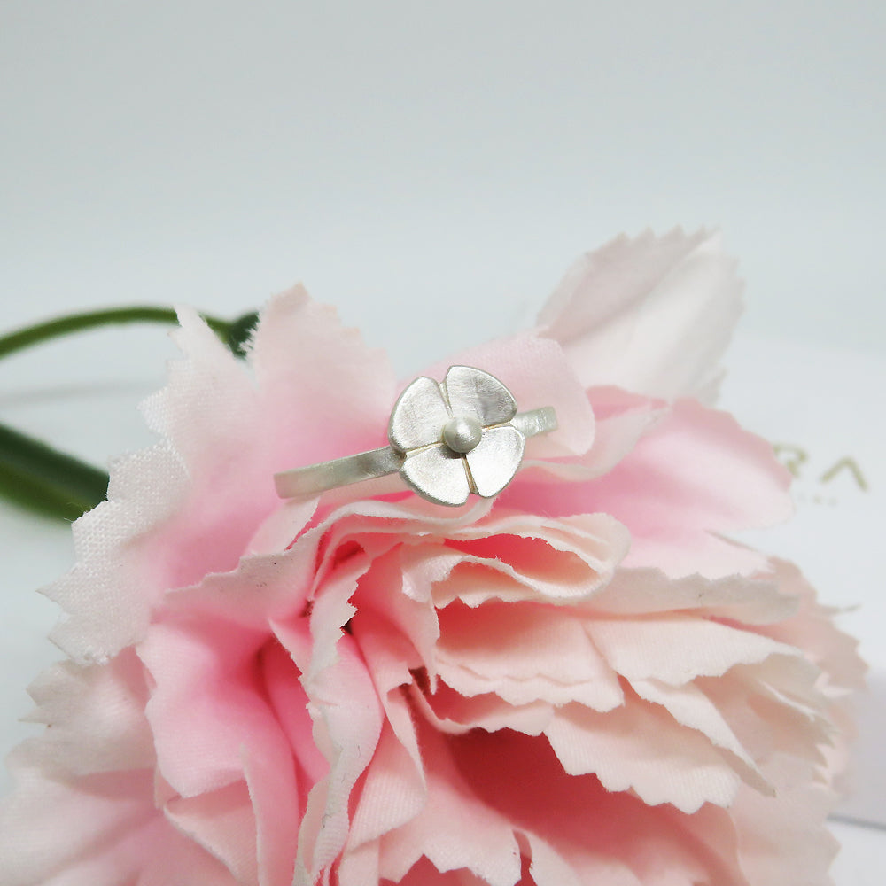 Cute silver flower ring